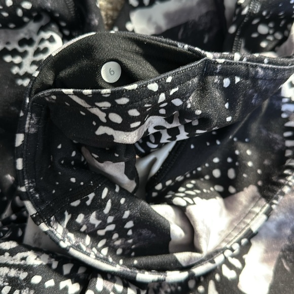 🖤 Lululemon Black & White Leggings 🖤 - Picture 7 of 8